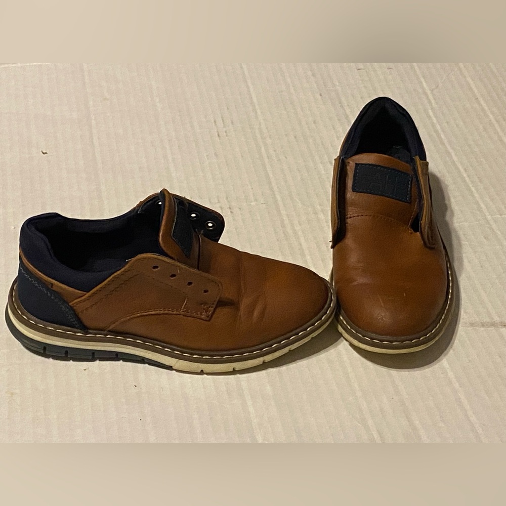 Ashford Hayes 11M youth boys brown missing laces shoes